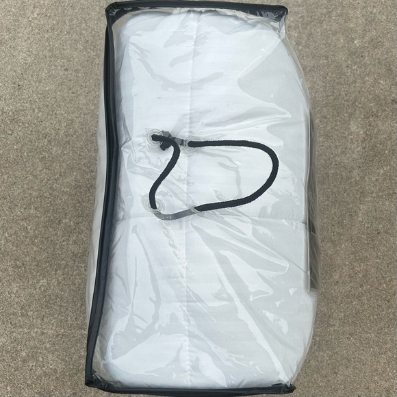 NEW Amy Miller Down Alternative Embossed Comforter White/Ivory Color King Size - Picture 3 of 7